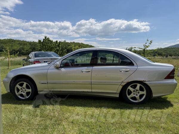 Mercedes Benz - 220 - C 220 CDI
