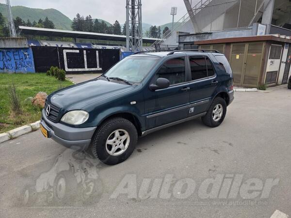 Mercedes Benz - ML 320 - v6 4x4