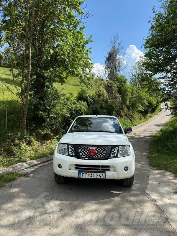 Nissan - Navara - 2.5