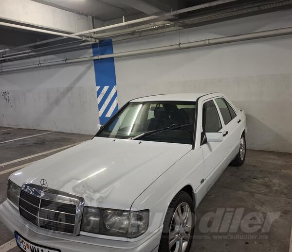 Mercedes Benz - 190
