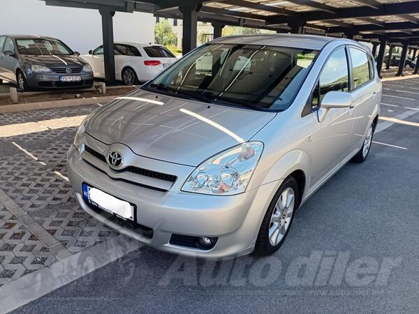 Toyota - Corolla Verso - 2.2 100 kw
