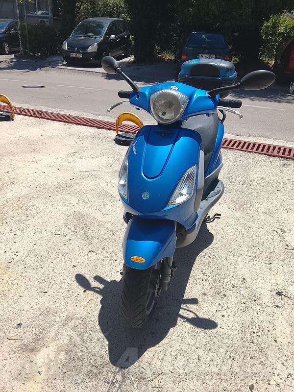 Piaggio - fly