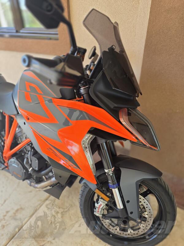 KTM - Super Duke 1290 GT Tech Pack +