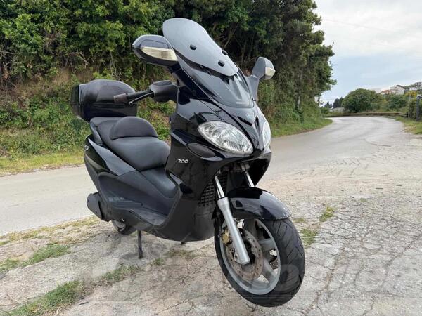 Piaggio - x9