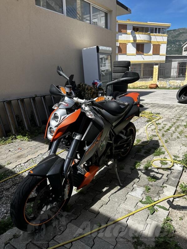 KTM - Duke-690