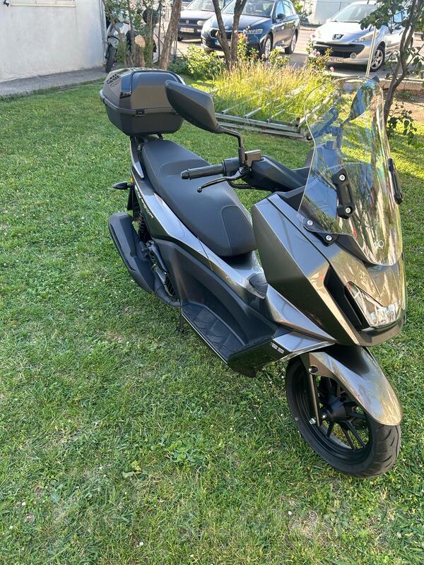 Kymco - Skytown