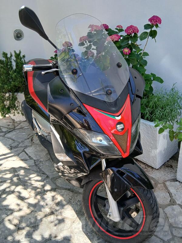 Aprilia - SR MAX300
