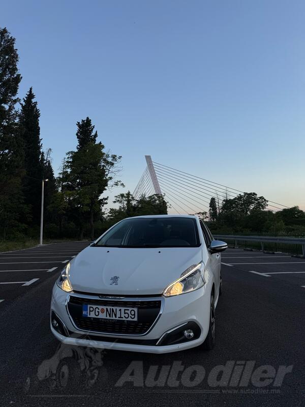 Peugeot - 208 - 1.2 PureTech