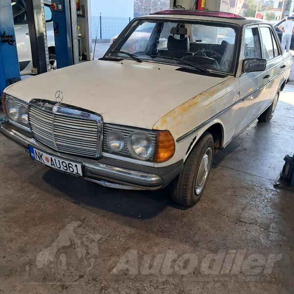 Mercedes Benz - E 200 - 200 b