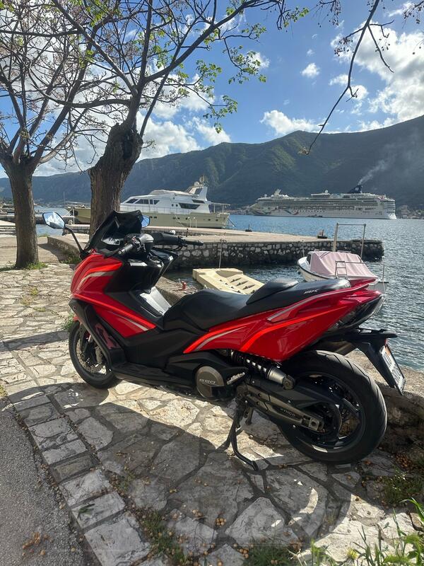 Kymco - AK 550