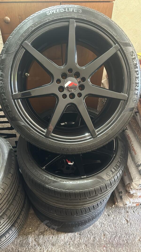Fabričke rims and Semperit tires