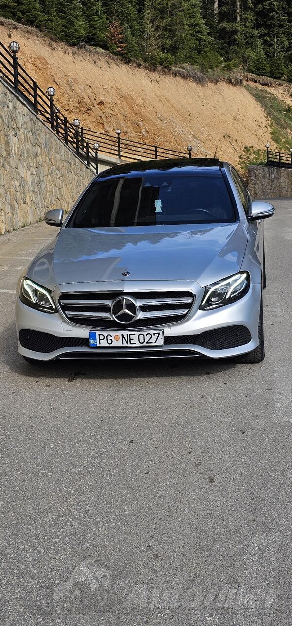 Mercedes Benz - E 220 - E220 4Matic