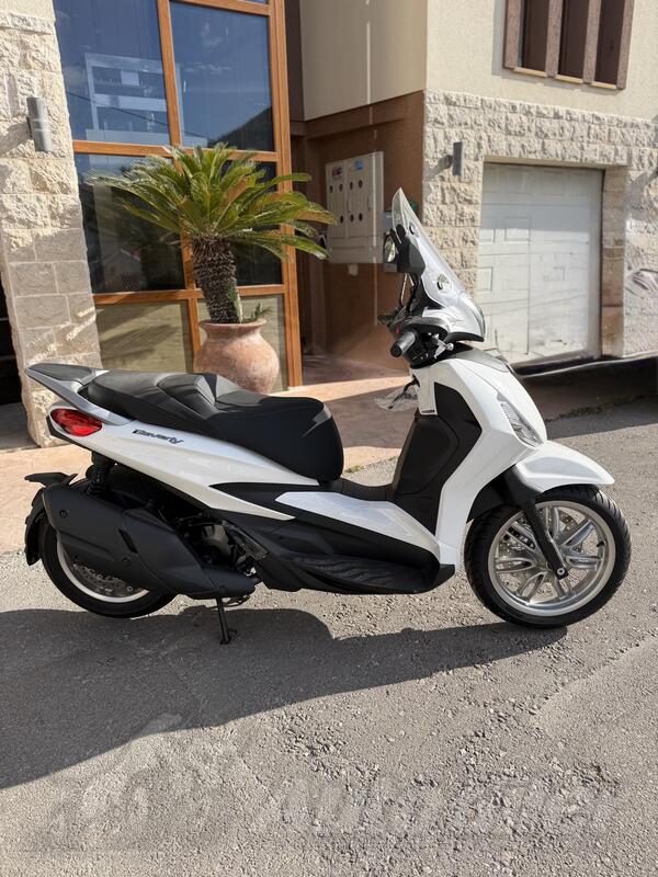 Piaggio - Beverly 400