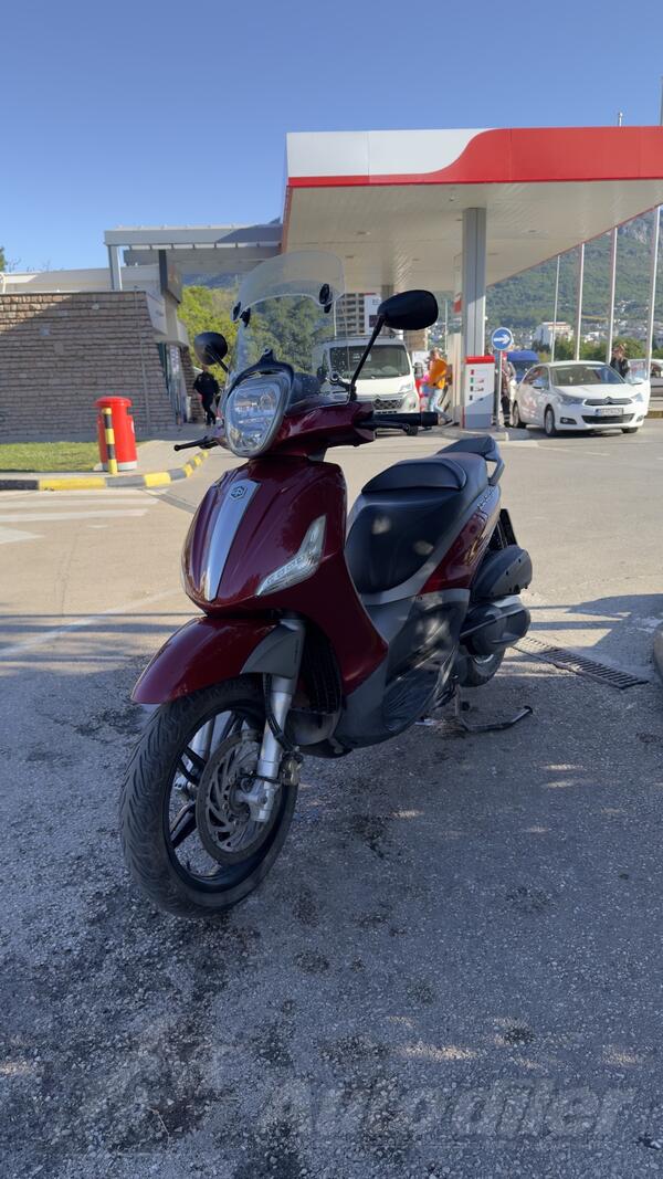 Piaggio - Beverly 350 Sport Touring