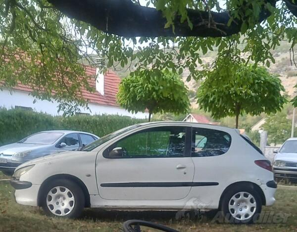 U djelovima Peugeot - 206 1900 d