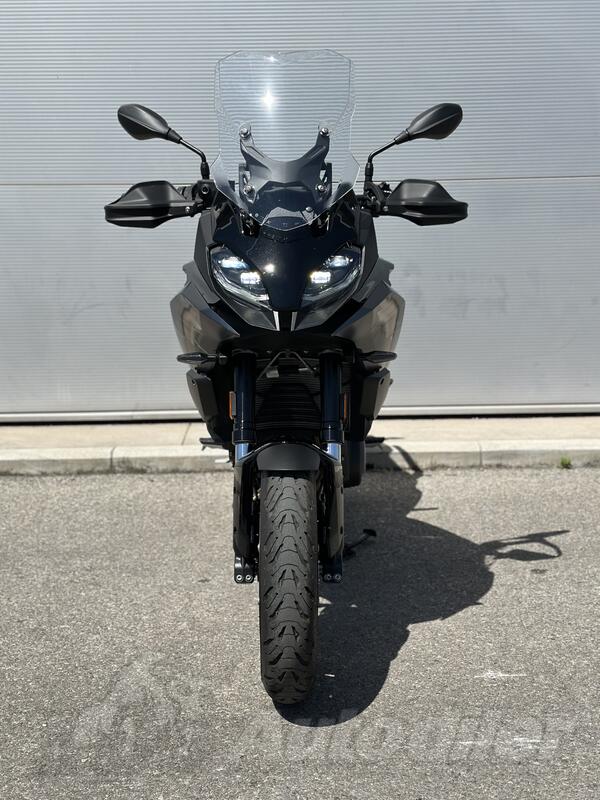BMW - F 900 XR