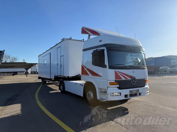 Mercedes Benz - Mercedes-Benz Atego i prikolica za potezanje konopa u sedlu