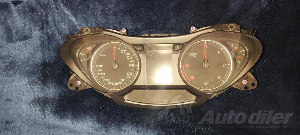Instrument tabla za Automobile - Audi - A4    - 2011