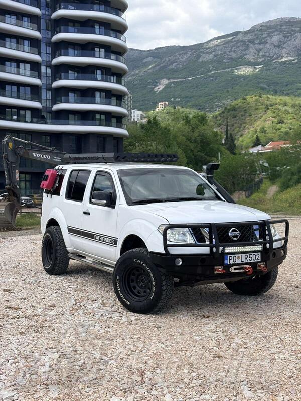 Nissan - Pathfinder - 2.5