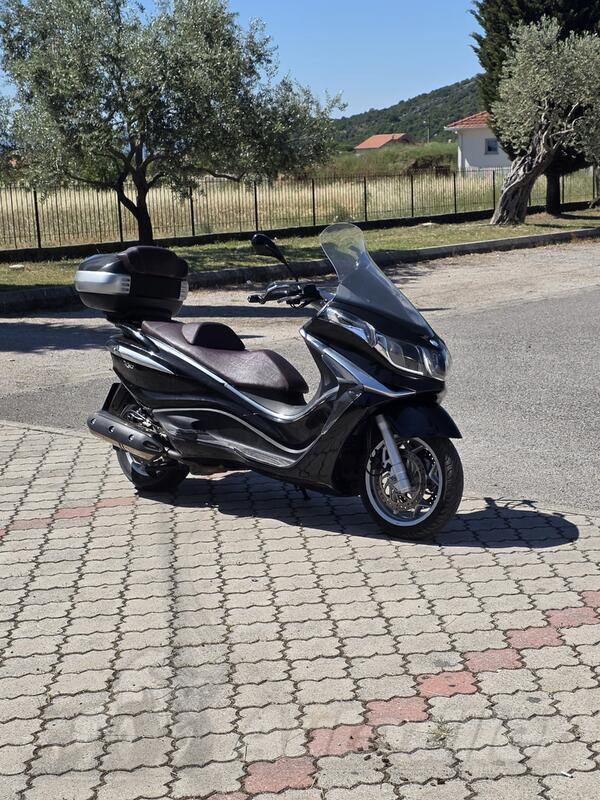 Piaggio - X 10