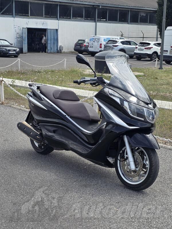 Piaggio - X 10