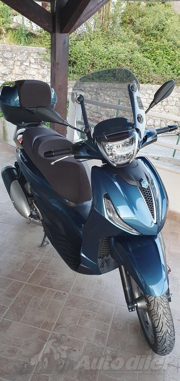 Piaggio - Beverly 300