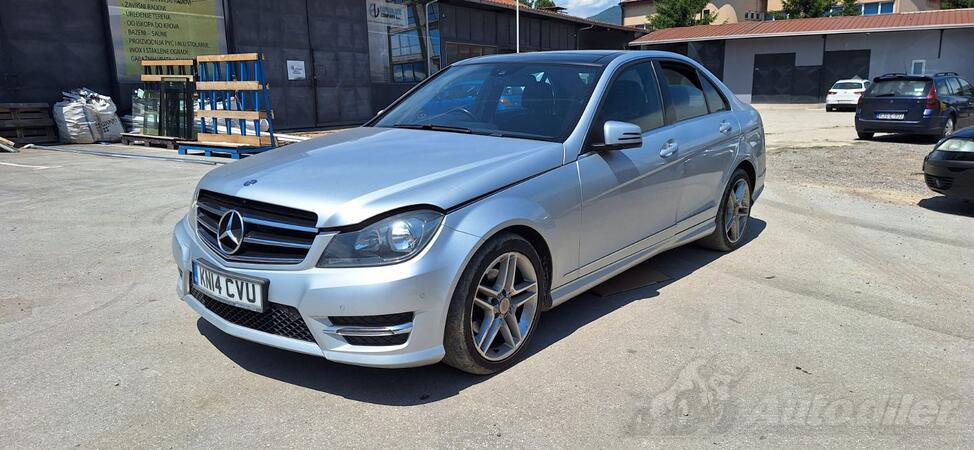 U djelovima Mercedes Benz - C 220