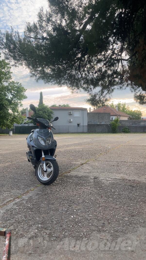 Vespa - Tazihou