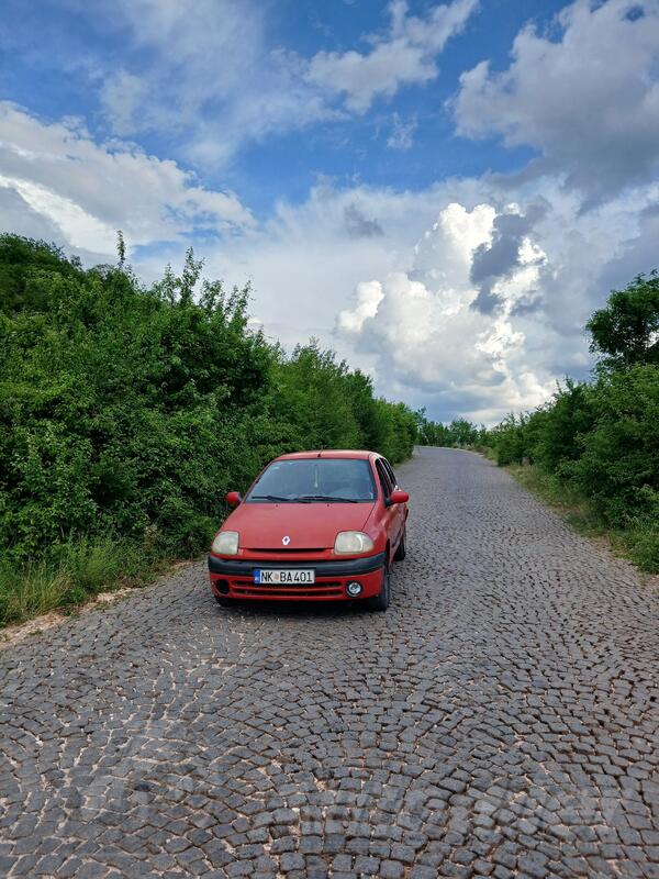 Renault - Clio - 1.6b