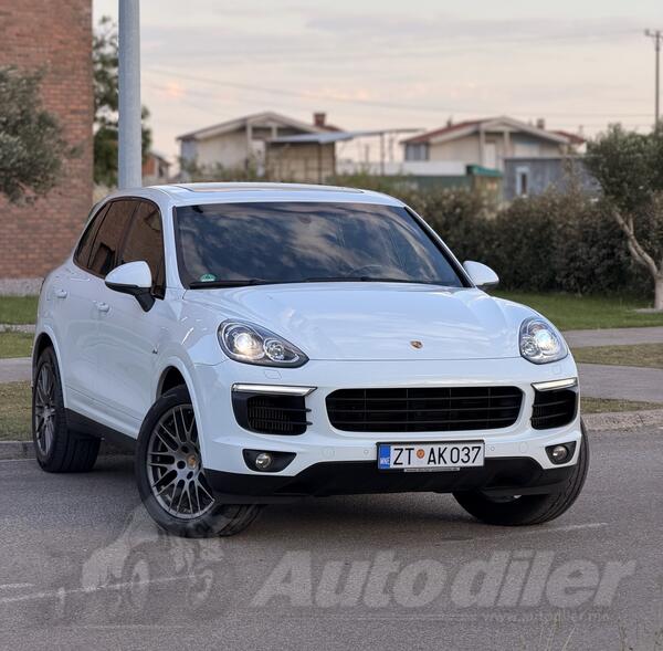 Porsche - Cayenne - 3.0 V6