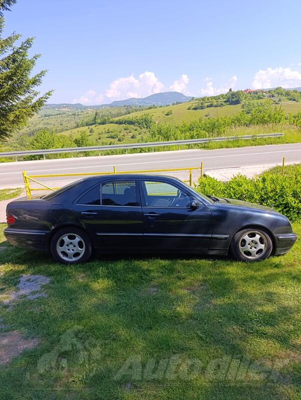 Mercedes Benz - E 220 - CDI