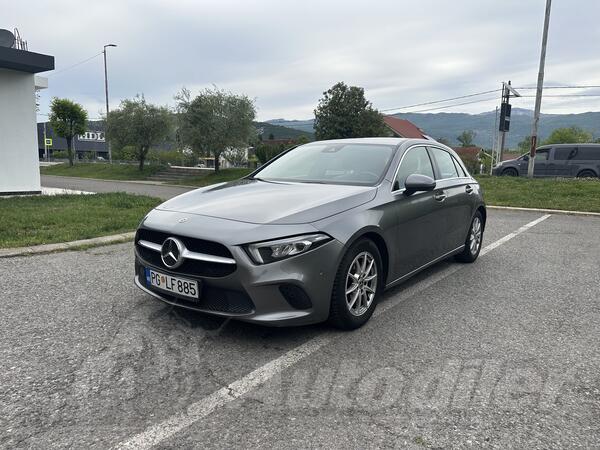 Mercedes Benz - A 180 - 1.3