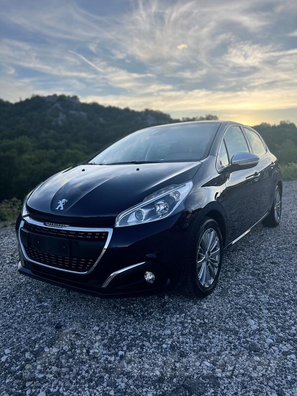 Peugeot - 208 - 1.6 HDI 73 KW