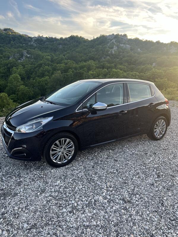Peugeot - 208 - 1.6 HDI 73 KW