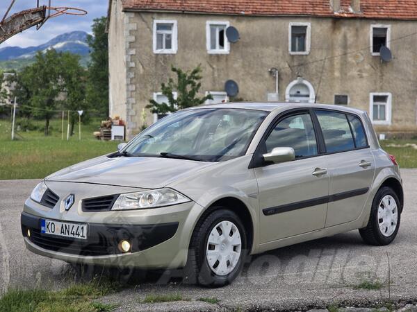 Renault - Megane - 16V