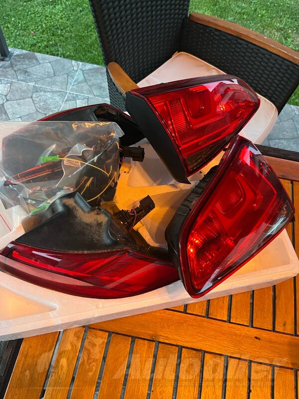 Oba stop svjetla za Volkswagen - Golf 7    - 2015