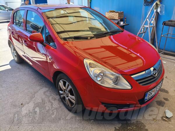 Opel - Corsa - 1,4 benz