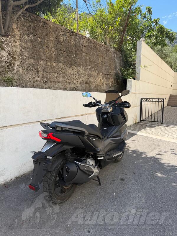 SYM - ADX 300