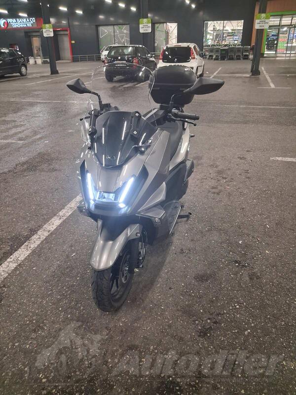 Kymco - skytown