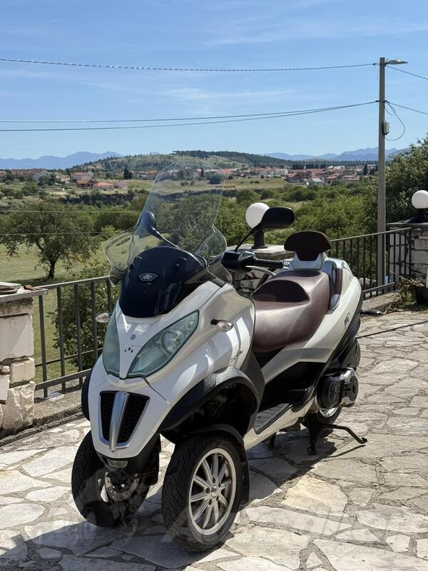 Piaggio - MP3 500 LT