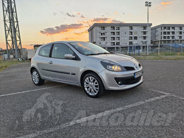 Renault - Clio - 1.4 16v