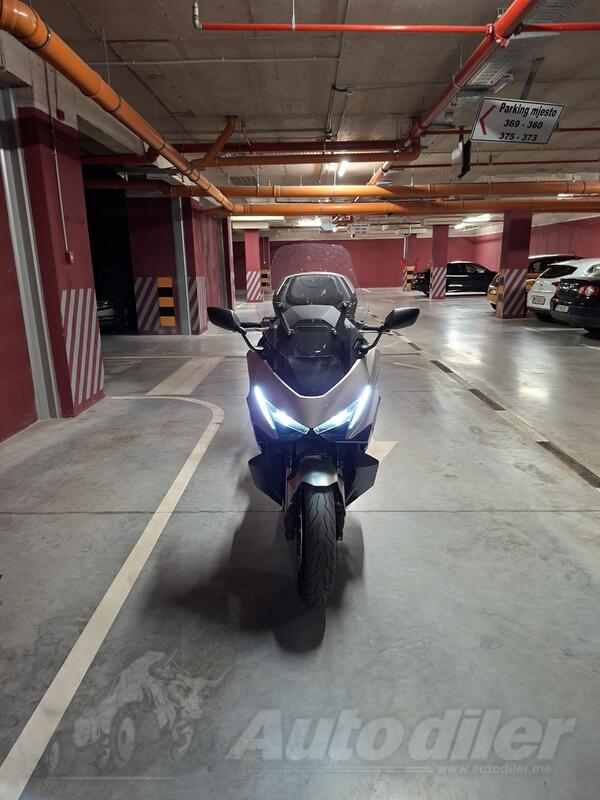 Honda - Forza 750
