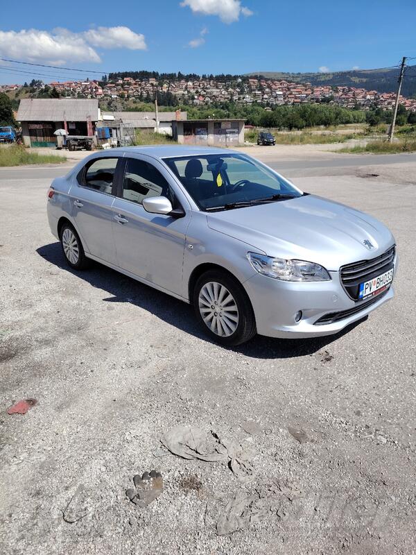 Peugeot - 301 - 1.6 benzin