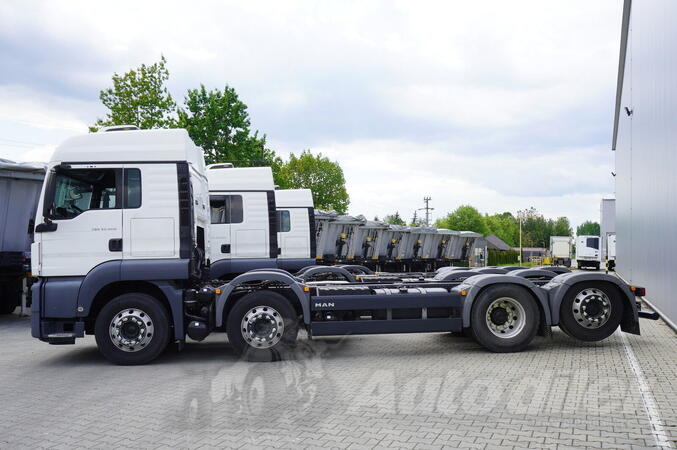 MAN - TGS 35.420 8×2 / šasija 6,4 m / 3 upravljive osovine / ADR AT / 3 jedinice kamionska šasija...