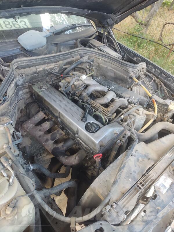 Motor za Automobile - Mercedes Benz - E 250    - 1992