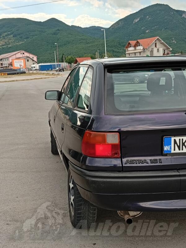 Opel - Astra - 1.6i