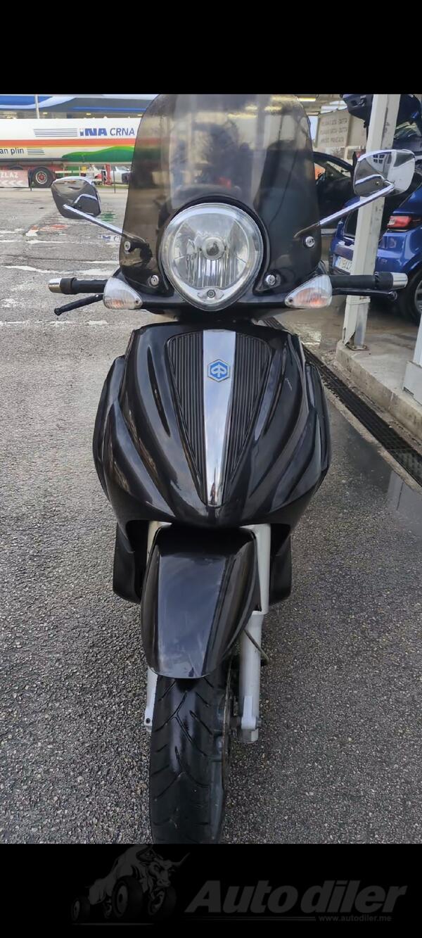 Piaggio - Beverly Tourer 250 ie.
