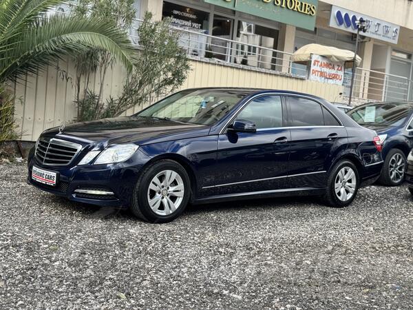 Mercedes Benz - E 220 - 220