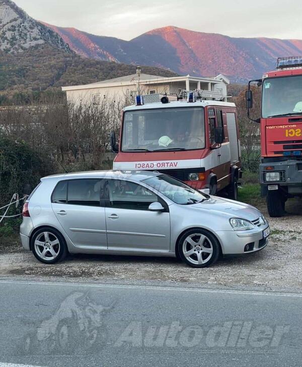 Volkswagen - Golf 5 - 1.9/77