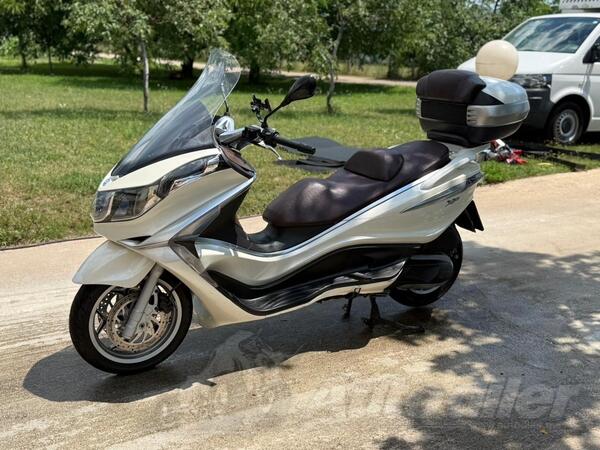 Piaggio - X 10